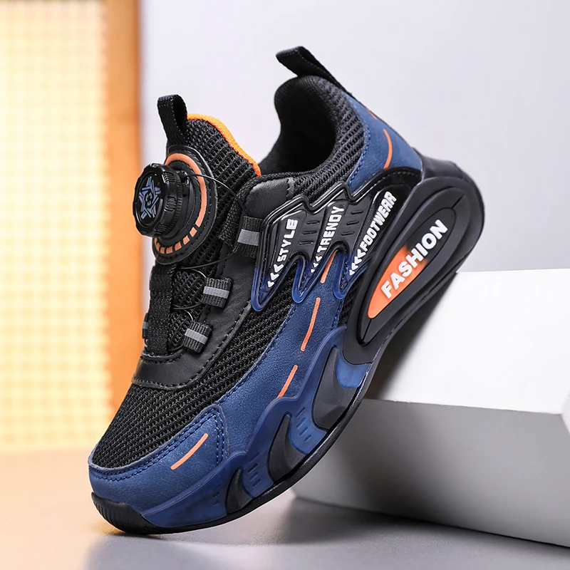 Chaussures de course pour enfants 2025, nouvelles chaussures de Tennis respirantes en maille noire pour garçons, baskets légères et antidérapantes pour la marche scolaire