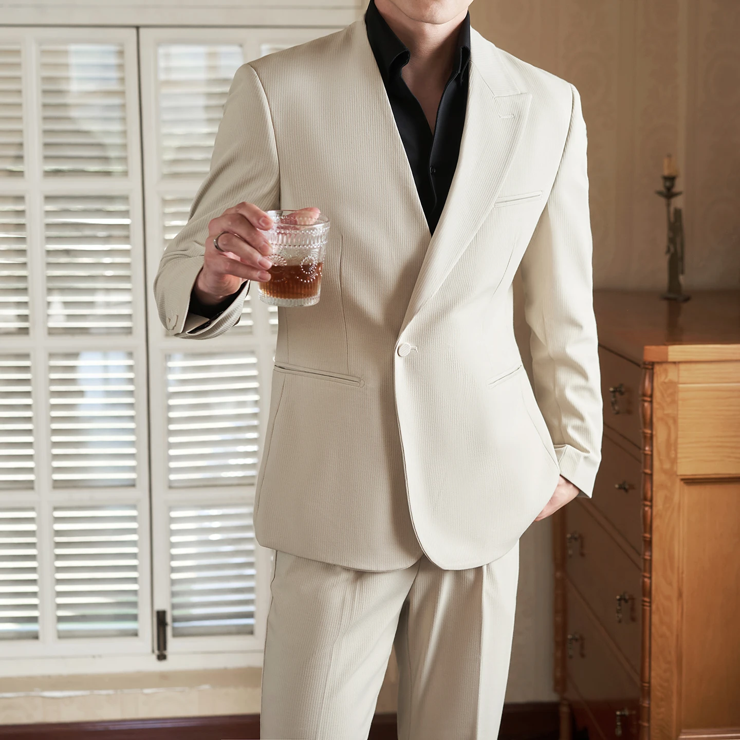 بدلة رجالية بسيطة موديل 2025 بدون ياقة طقم مكون من قطعتين (بنطلون سترة) مكتب العمل وحفلات التخرج وحفلات الزفاف والعريس