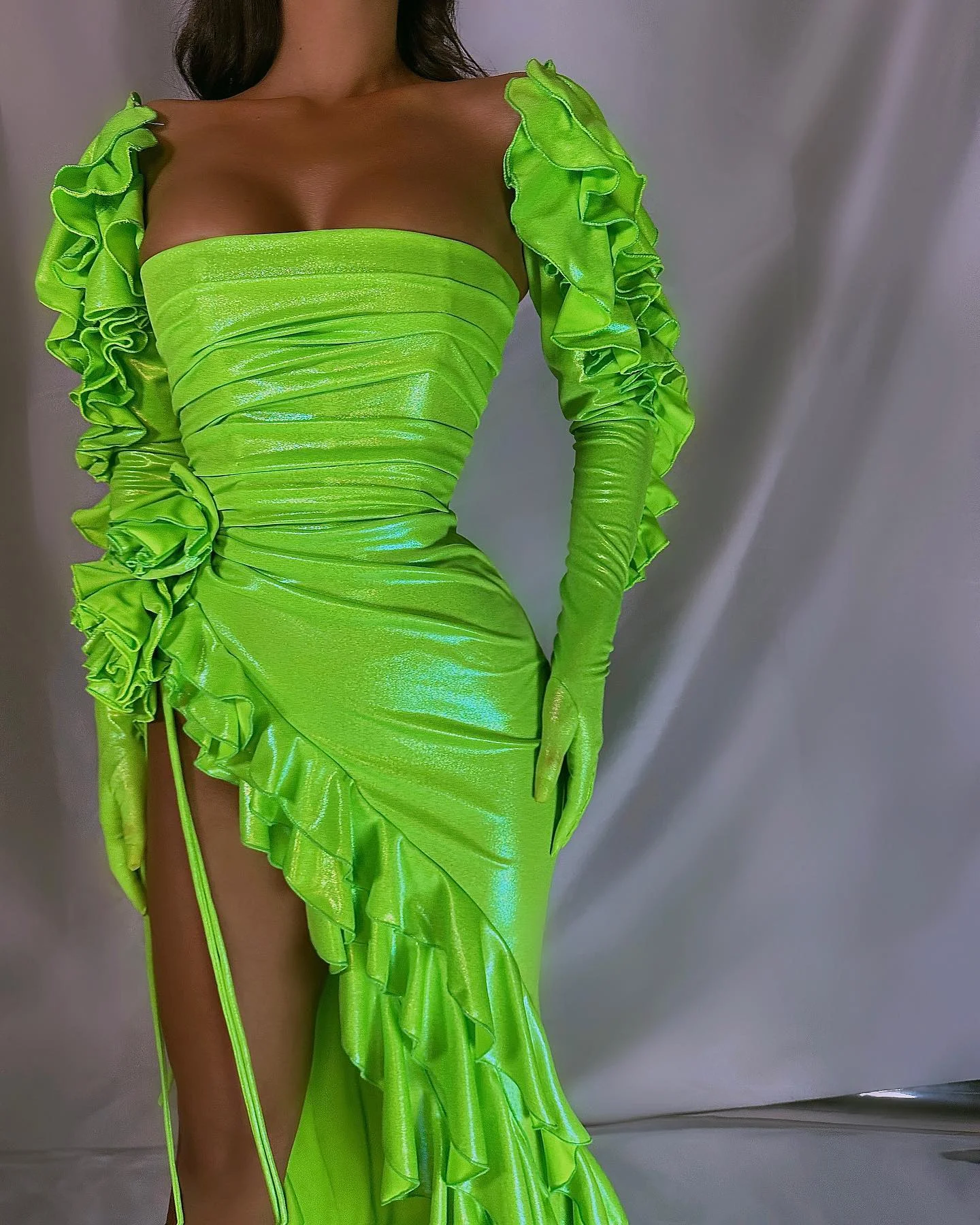 Sexy Neon Green Prom Gowns Split Strapless Long Maxi Dresses Ruffles Formal Party Dress Mermaid High Slit Fashion