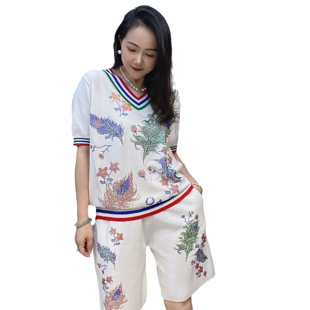 2024 Summer New V-neck Short-Sleeved Knitwear Casual Suit Women Feather Pattern Heavy Embroidery Hot Drilling Shorts Two-Pieces