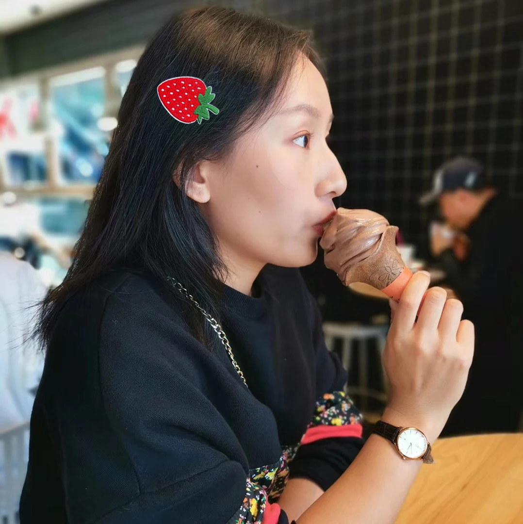

Customize Logo Patches Embroidery Strawberry Patches Hook Loop Clothes Hats Badges Decoration Girls Hair Fringe Stickers