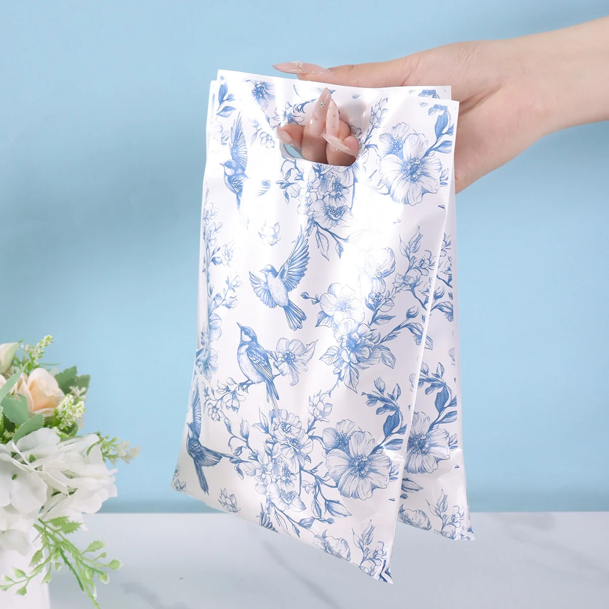 10/20/50 Stück blaue Geschenktüten aus Kunststoff mit Vogelmotiv, elegante Geschenktüten für Hochzeit, Frühling, Sommer, Urlaub, Party-Dekorationen – Detail 6