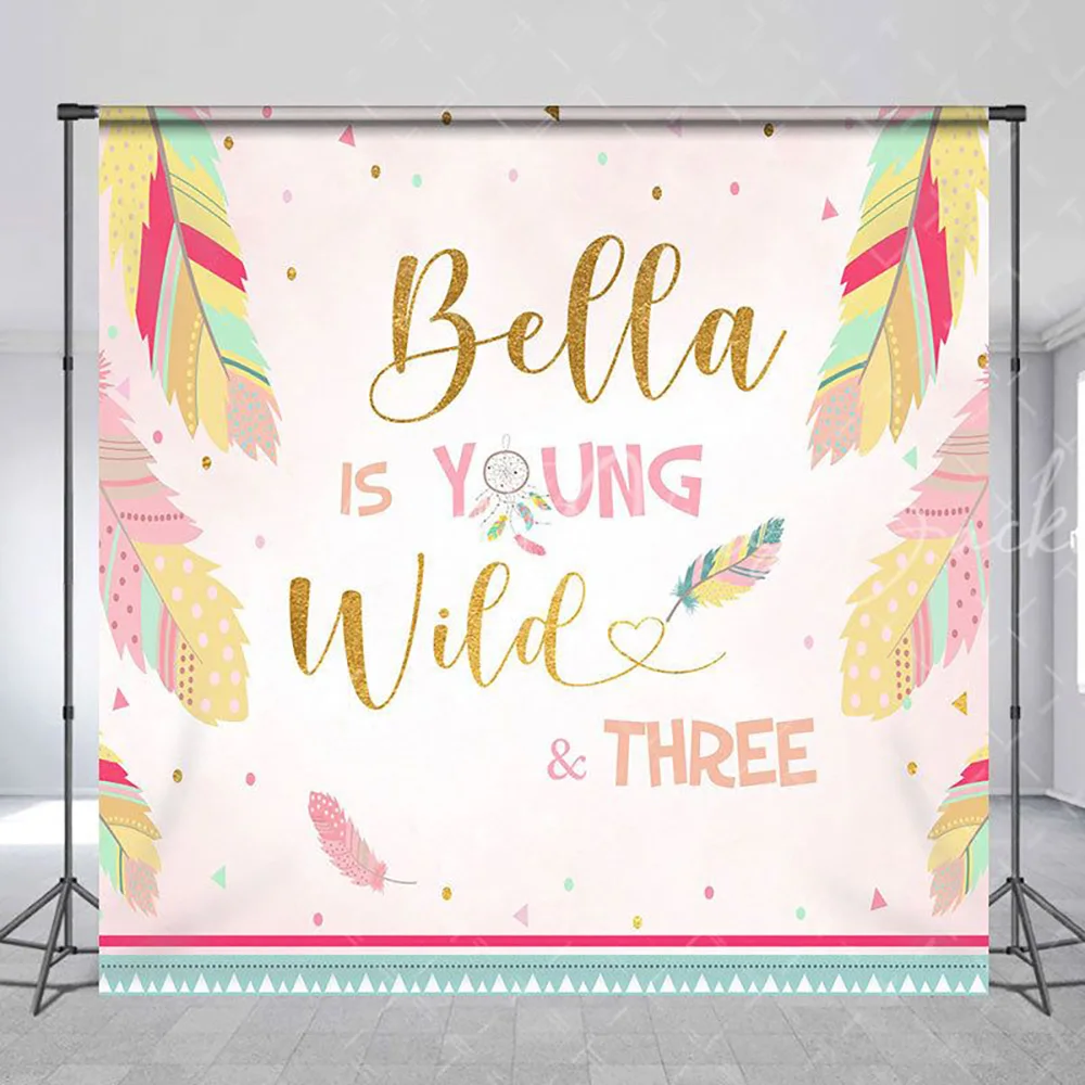 

Фон для дня рождения Young Wild and Three с индивидуальным именем для девочки, фон для фотобудки в стиле бохо с перьями и стрелками для вечеринки