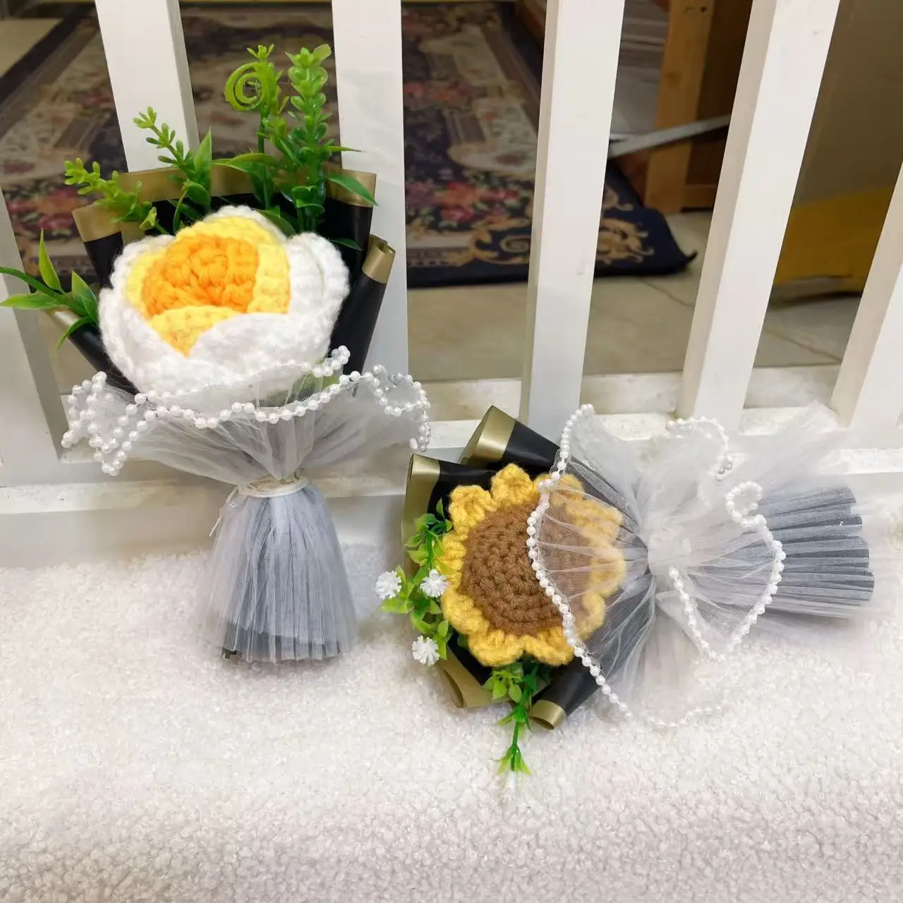 Mini fiori all'uncinetto fatti a mano da 15 cm, piante ripiene, decorazioni per auto, desktop, regali di compleanno per la laurea di Natale