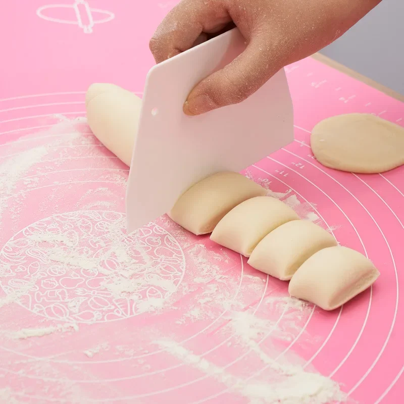 

Baking & Pastry Tools: 2pc Plastic Cake Cream Spatula, Perfect for Home Baking and Kitchen Accessories