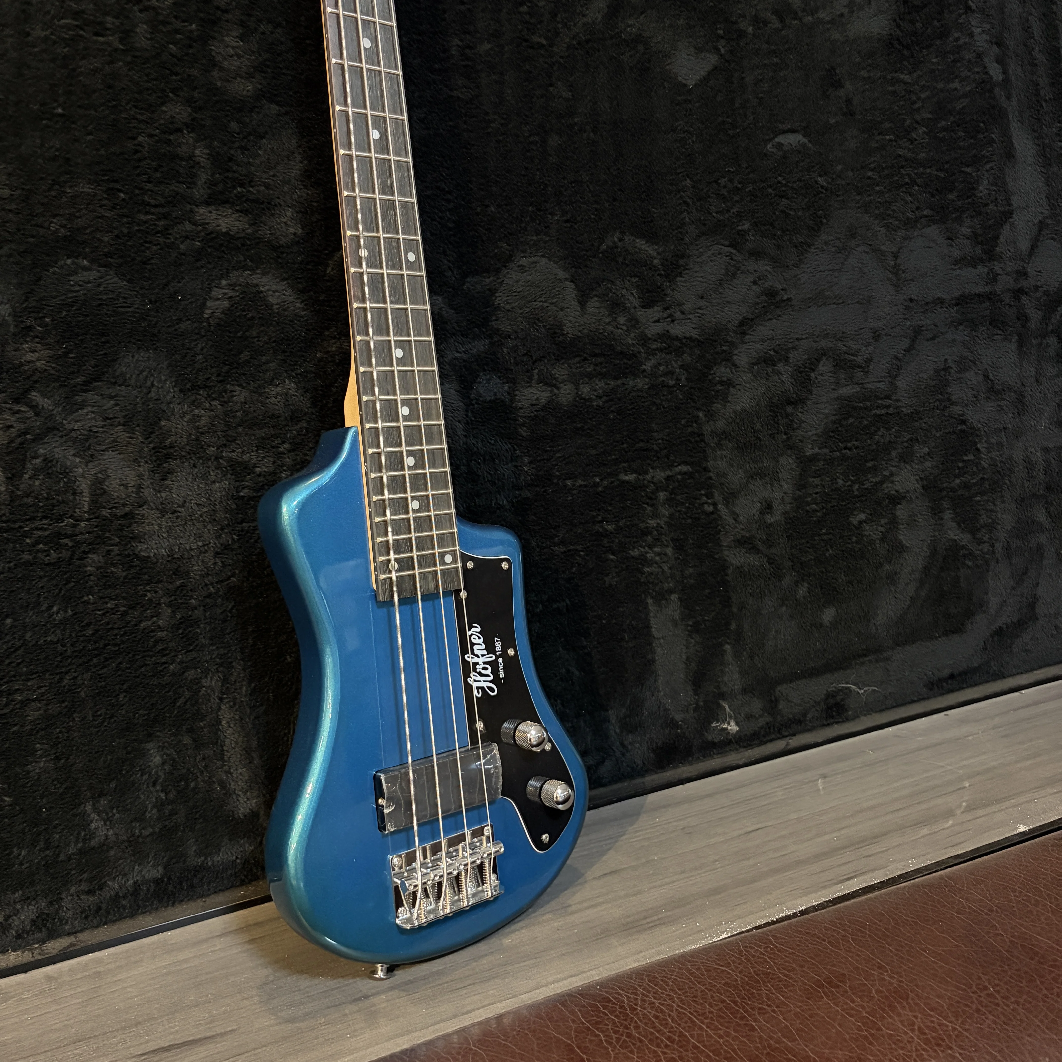 4‑String Short Scale Travel Electric Bass Guitar, Metallic Blue Gloss Finish, Compact Mini Solid Body, Single Pickup