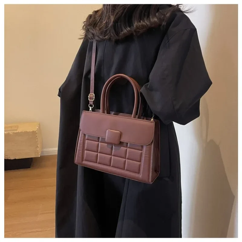 

High End Feeling Crossbody Bag Fashion Women's Luxury Brand Shoulder Bag Lingge Retro Handbag Versatile Shoulder Crossbody Bag