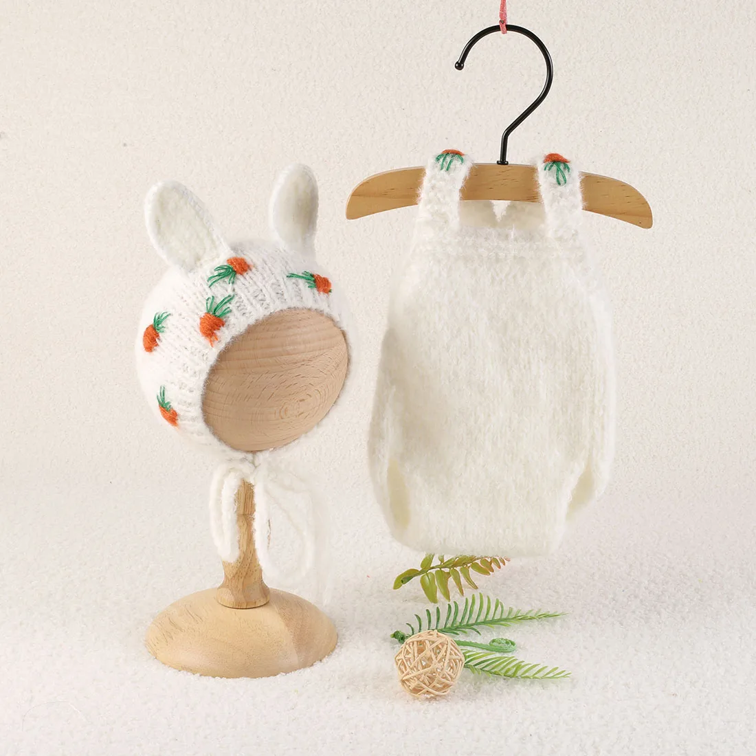 

Newborn knitted Rabbit Hat And Diaper Set Soft Stretch With Carrots Pattern On The Clothes Photography Prop Studio Accessories