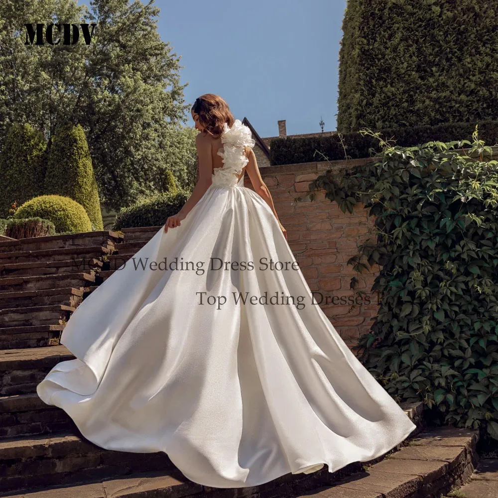 MCDV Raso bianco 2 pezzi Abito da sposa a sirena O-Collo Fiori 2025 Abiti senza maniche Abiti da sposa eleganti Backless Personalizzato