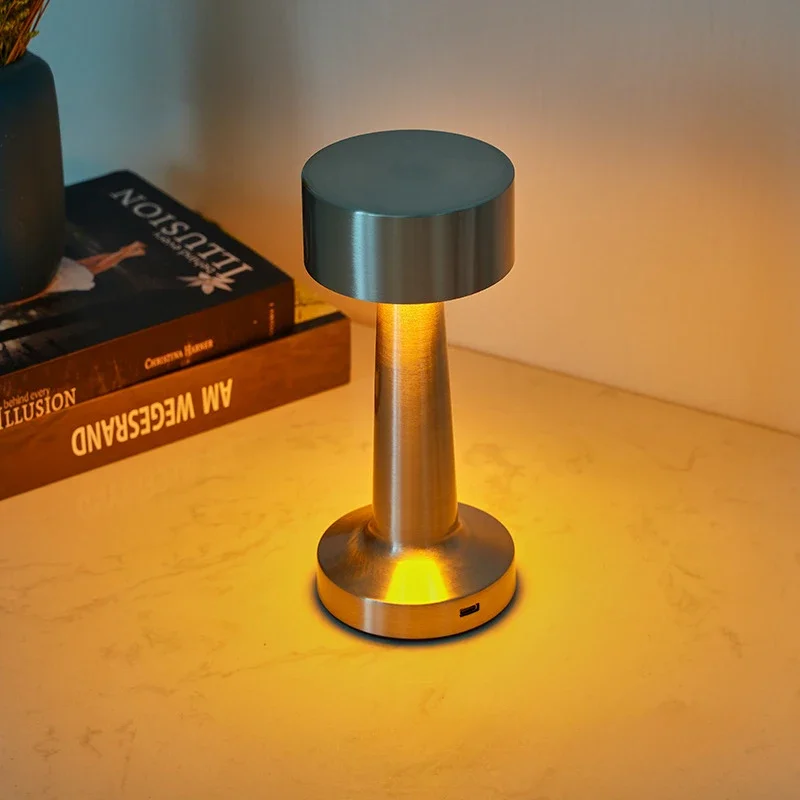 

LED Metal Retro Minimalist Desk Lamp Romantic Decoration Bar Bedroom Ins Caf É UBS Charging Touch Atmosphere Small Night Light