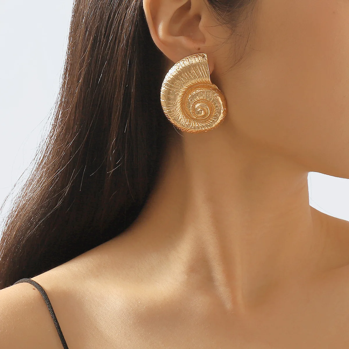 Textured Spiral Conch Shell Stud Earrings Vintage Metallic Statement Geometry Earring Minimalist Summer Ocean Vacation Jewelry