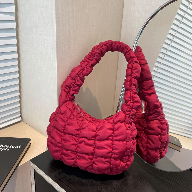 

Fashionable Casual Handbag for Women, New Pleated Diamond Grid Cloud Small Square Bag, 2024 Autumn and Winter Niche Armpit Bag