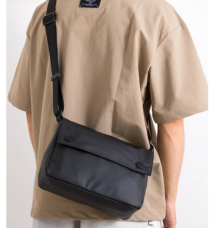 

Waterproof Oxford fabric flap lock single-shoulder bag, workwear-style crossbody bag, simple and shabby