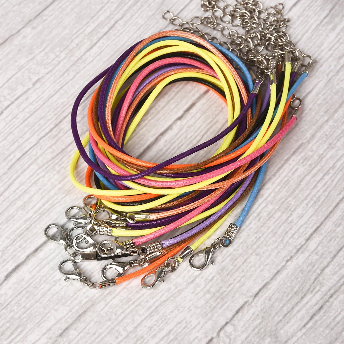 

50 шт./лот, красочный кожаный шнур для ожерелья с застежкой-лобстером, восковая веревочная цепочка для DIY ожерелья, кулон, восковой шнур, ювелирные изделия 1,5/2 мм