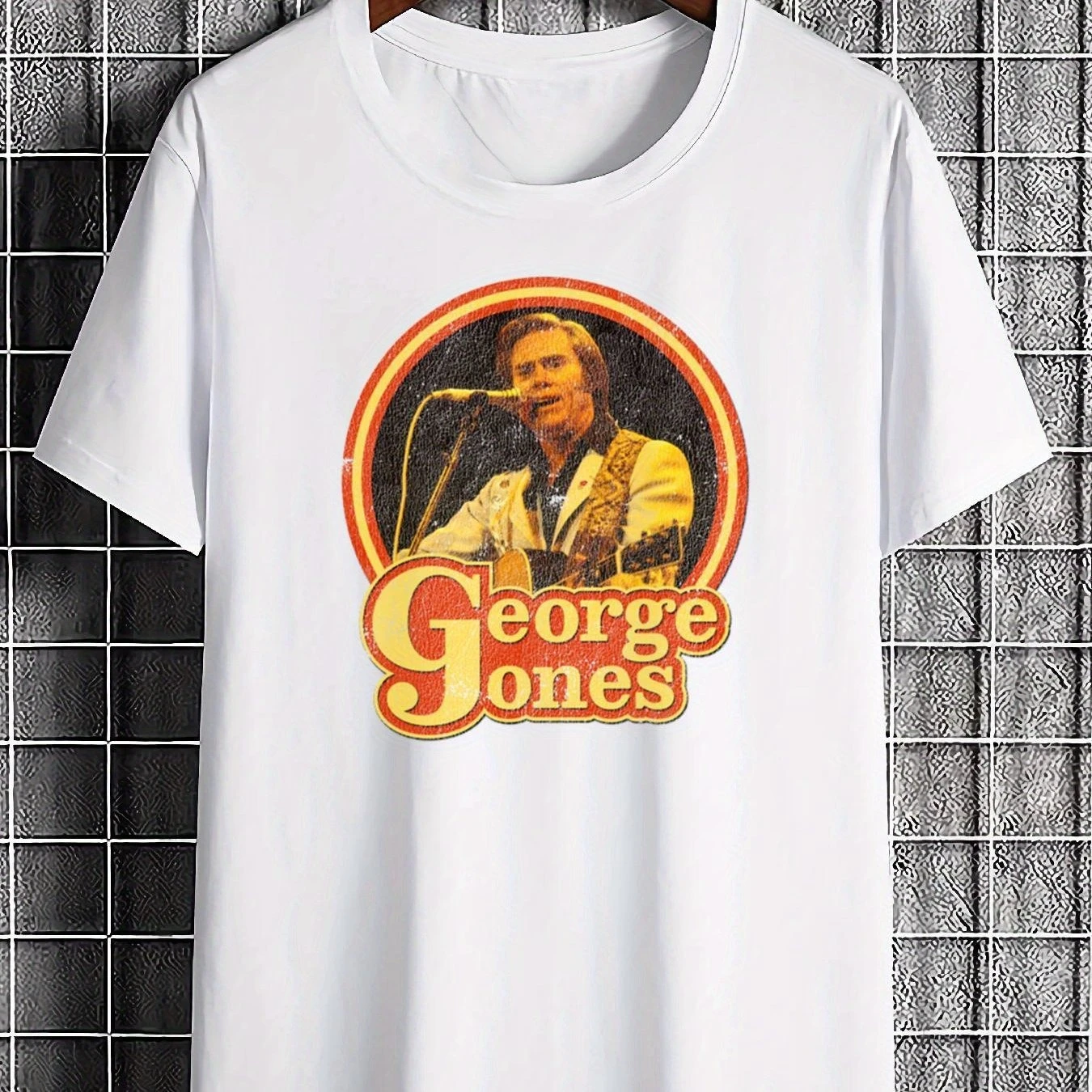 تي شيرت جورج جونز كونتري ميوزيك للرجال والنساء - أسود مع رسومات برتقالية - قماش ناعم مسامي - أسطورة كانتري فينتاج كونتري ليجند