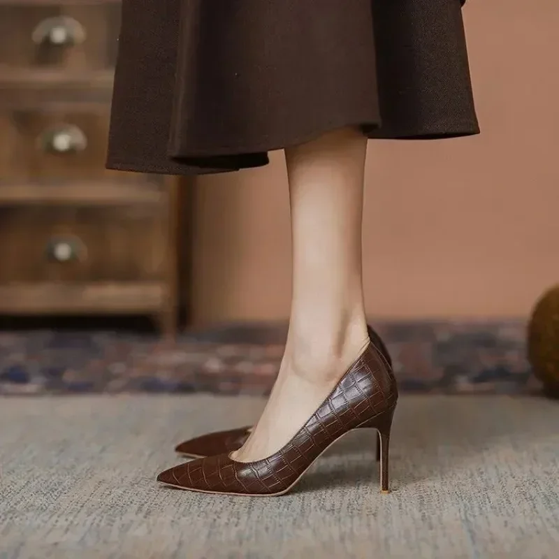 

Women's Pumps Sexy Stiletto High Heeled Single Shoes Temperament Pointed High Heeled Leather Shoes Luxury Wedding Bridal Heels