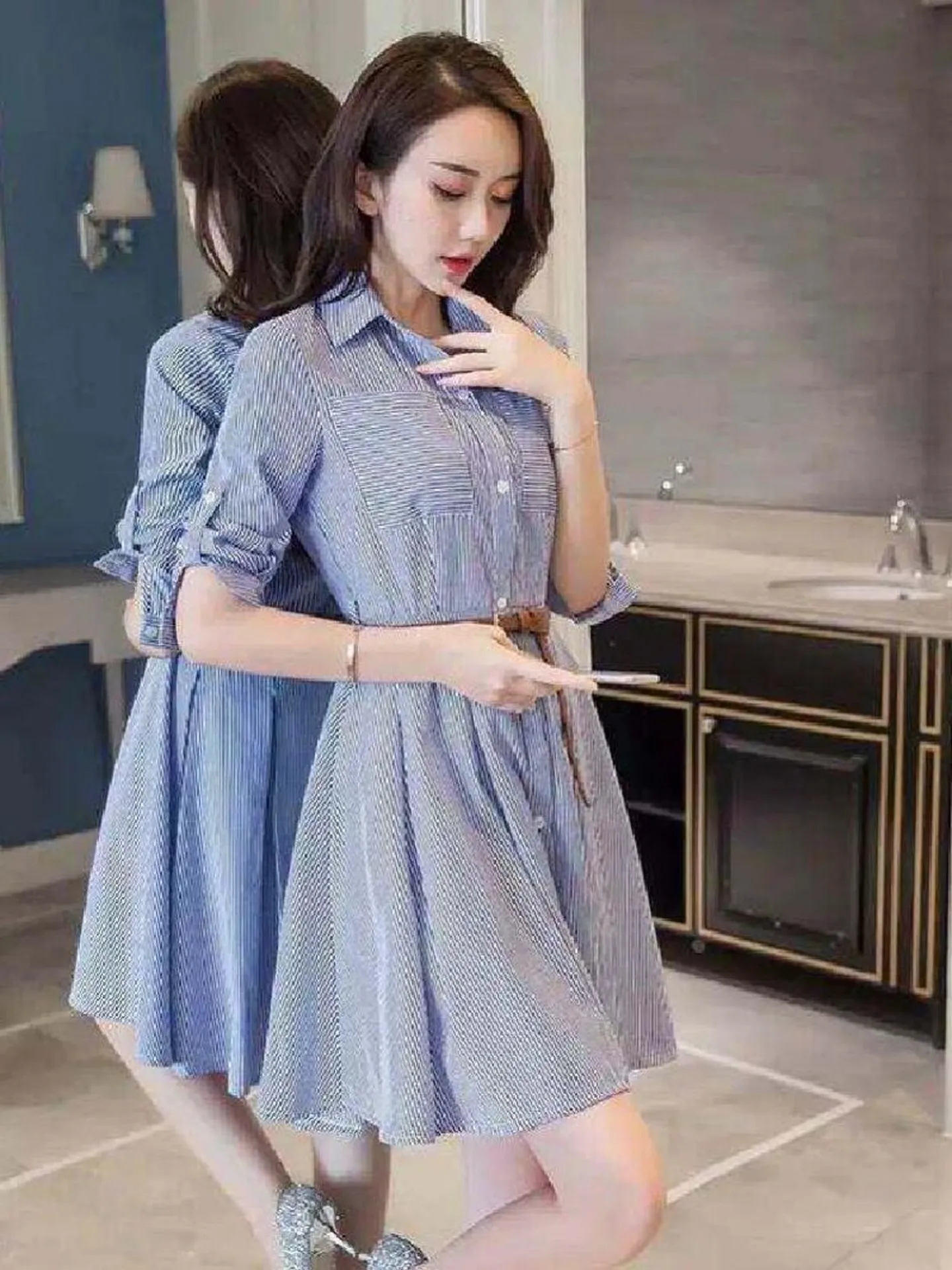 robe-chemise-slim-fit-Ete-rayures-bleues-et-blanches-manches-trois-quarts-style-feerique-avec-pochette-mouchoir-style-coreen-couleur-unie-printemps-2026