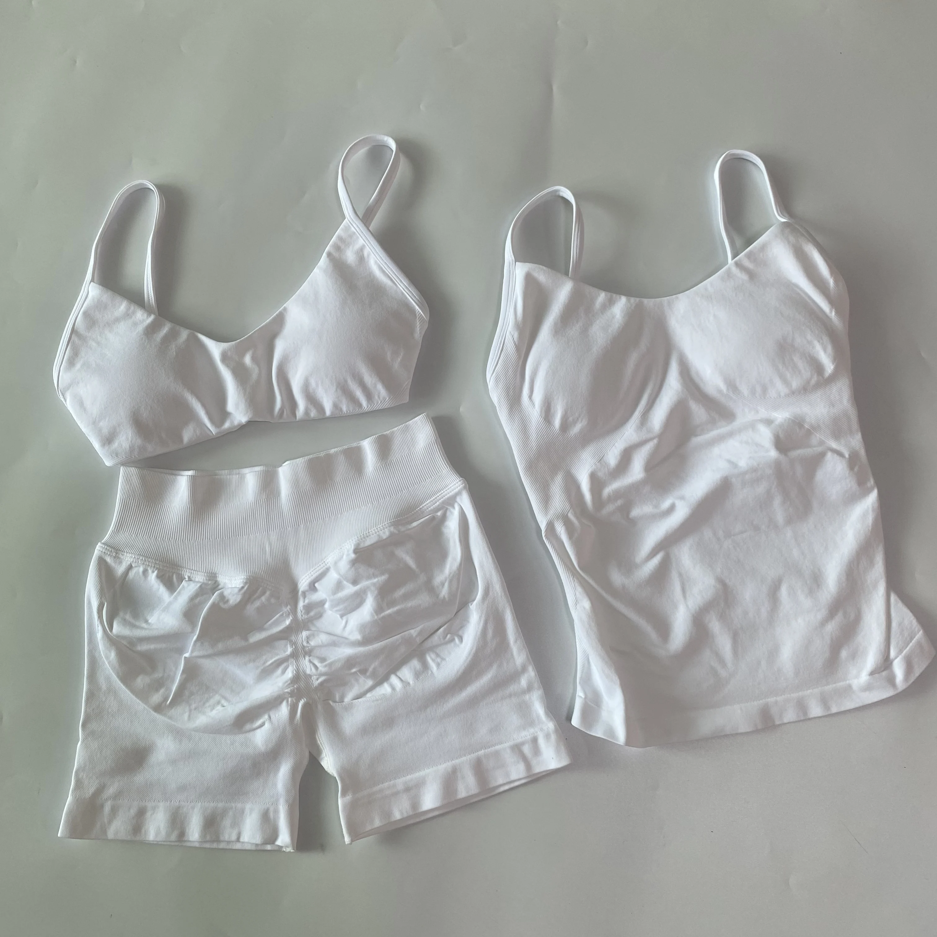 3-teiliges Set für Damen: Sport-BH mit Rundhalsausschnitt + Oberteil + hochtaillierte Yoga-Shorts mit Scrunch-Effekt, Fitness-Workout-Set, Sportbekleidung, Activewear – Detail 7