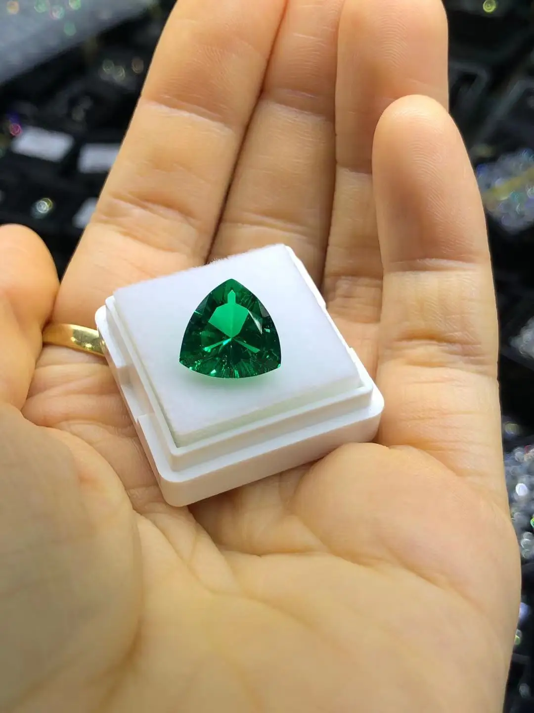 3x3-12x12mm Holycome Lab Grown Emerald Cut Green Cushion Cut Loose Gemstone Manufacturer Factory Supply