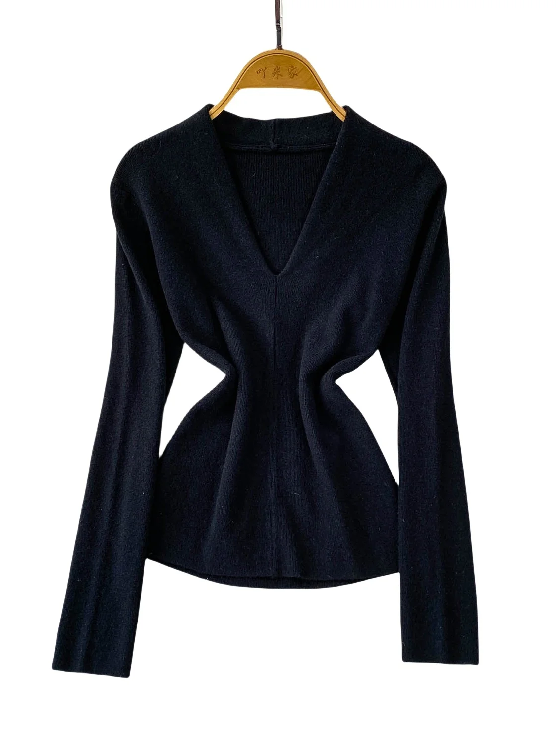 Fall 2025 Women's Sexy V-Ne Long Sve Knitted T-irt Loose Slimming Base Layer Top Versatile Comfortable Korean Sle Co...