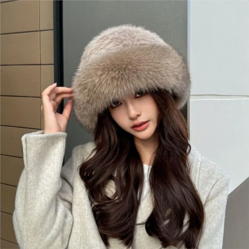 A new style of fur fisherman's hat for women to keep warm in winter The thickened ear-protecting basin makes face smaller