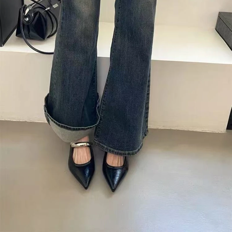 Pointed Toe Women's Slippers 2025 New Summer Fashion Shallow Mouth Women's Mules Comfortable Wear Outside Ladies One Word Drag