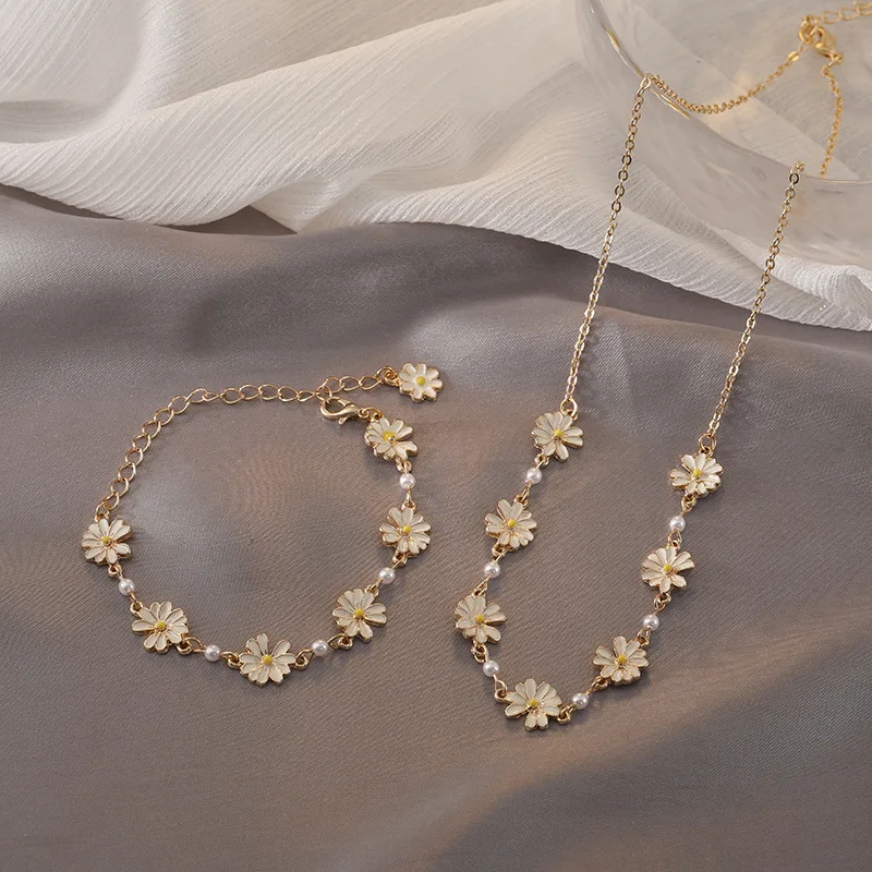 Sweet Girl Temperament Bracelet Wholesale Korean Version Personalized Sweet Literature Simple Small Fresh Daisy Bracelet Women