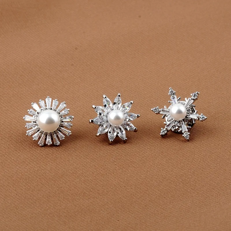 

Fashion Sun Flower Snowflake Brooch for Women Suit Mini White Collar Pin Anti-Exposure Buckle Pearl Jewelry Clothing Accessories