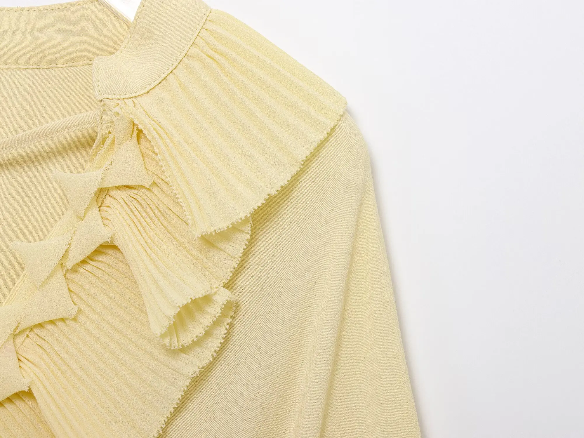 PB&ZA2025 ฤดูร้อนใหม่ของผู้หญิงอเนกประสงค์ลูกไม้นัวเนียคอวีชีฟองเสื้อเชิ้ตยาวหลวม