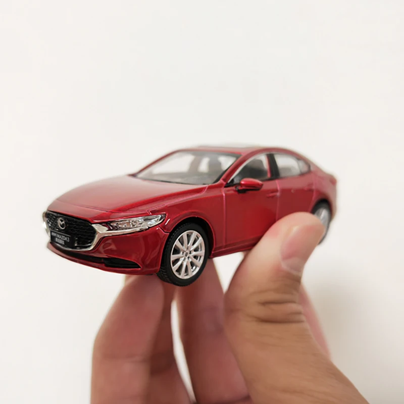 1:43 Skala Mazda 3 AXELA Symulacja aluminiowego modelu samochodu Zabawka Odlewany pojazd Kolekcjonerska pamiątka Chłopcy Zabawki