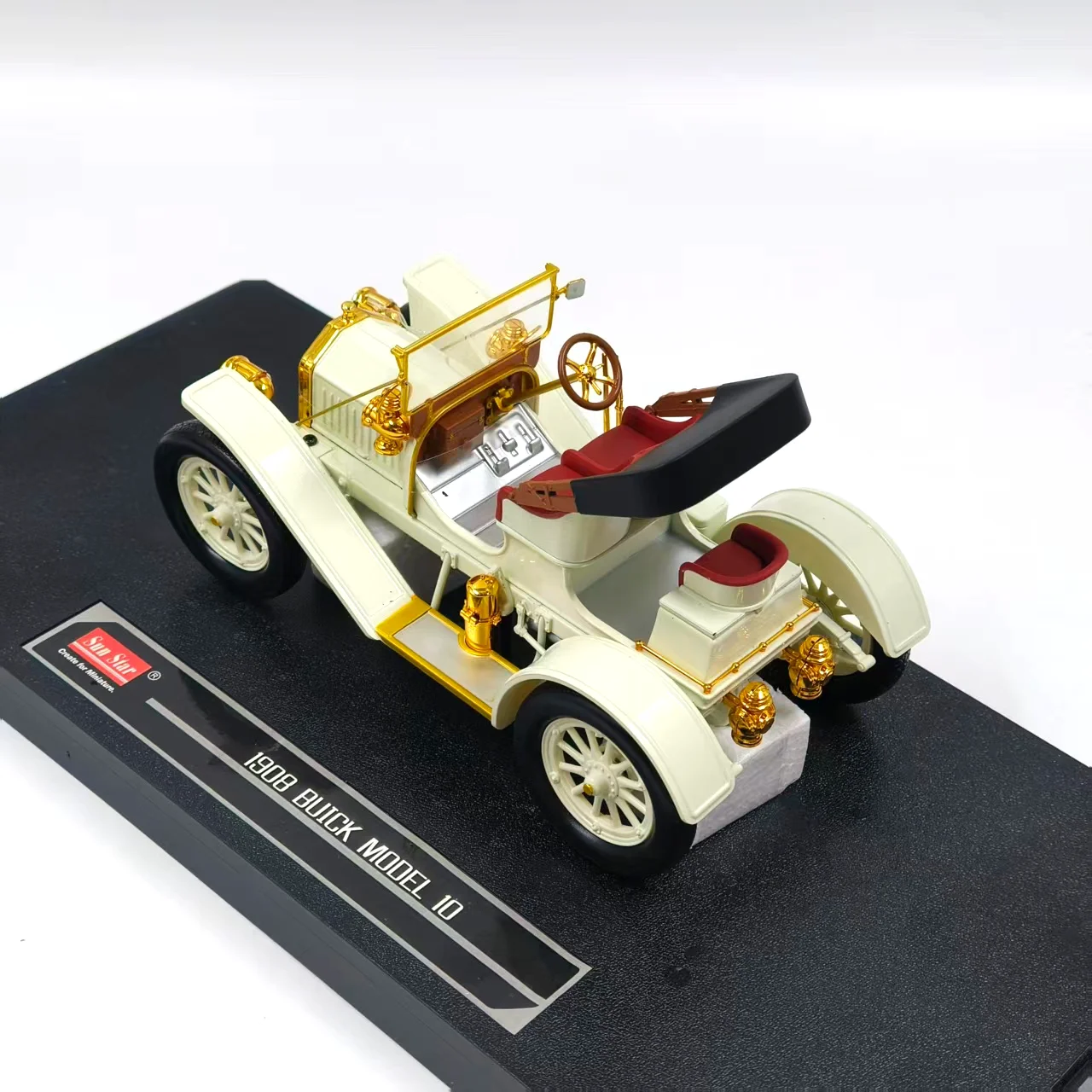 Diecast 1:18 Scale 1908 Buick 10 Classic Alloy Car Model - view 5
