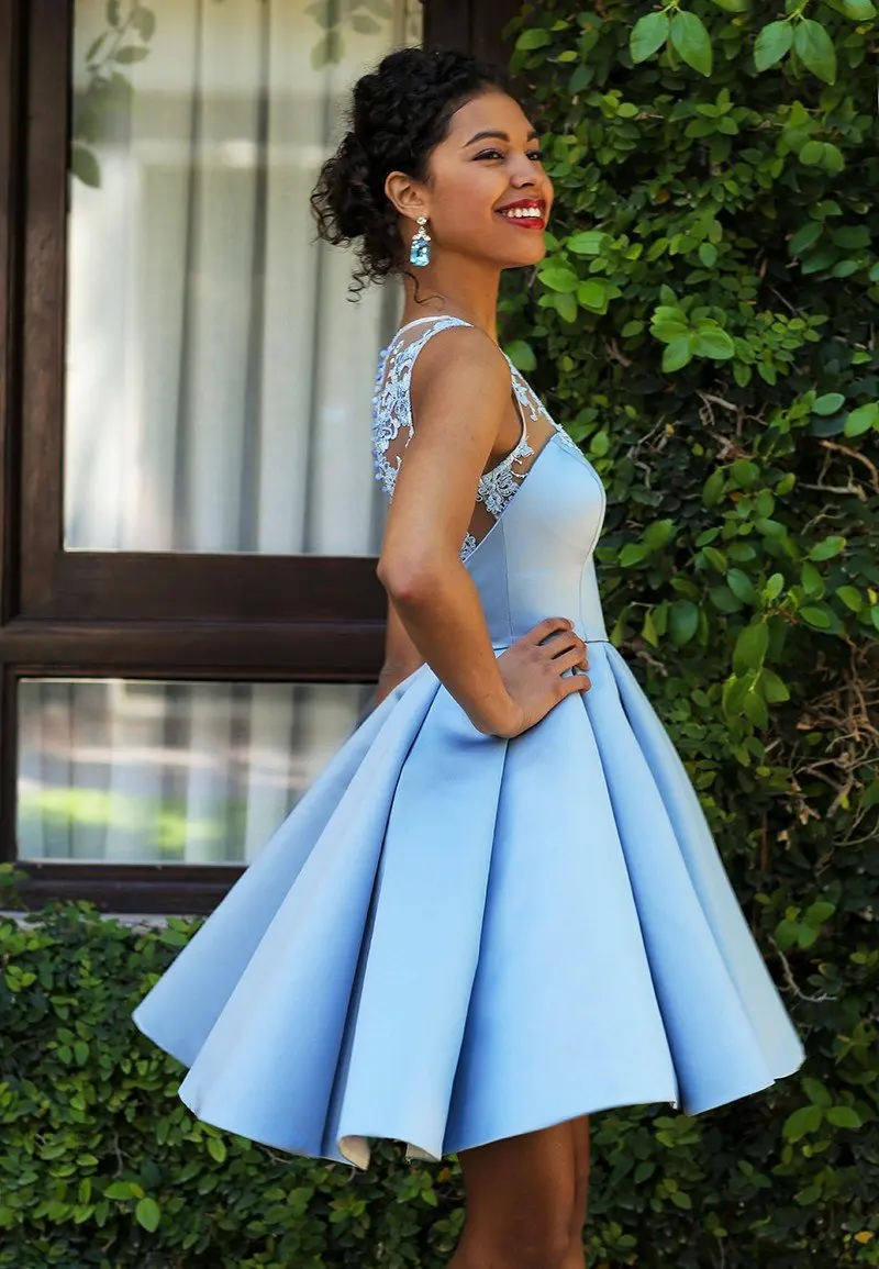 Elegant Light Sky Blue Short Homecoming Dresses A Line Lace Appliques Sleeveless Sheer Back Mini Satin Dress Robe Court