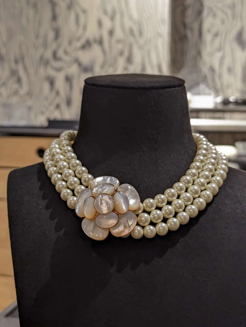 

French exquisite three layer pearl flowers intellectual elegant atmosphere fritillary necklace