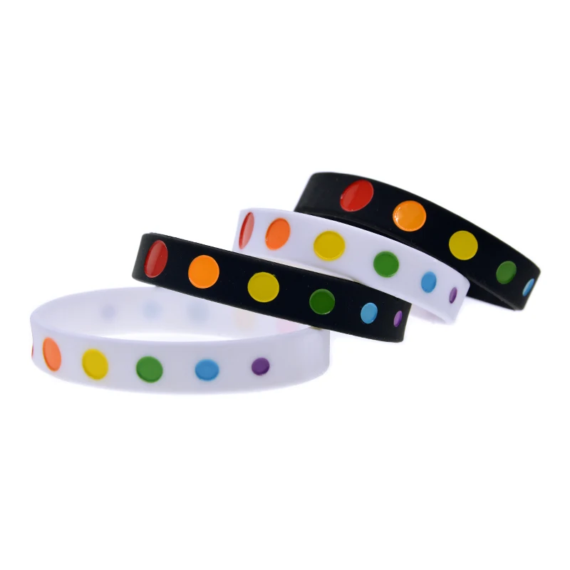 50 Stück Pride-Silikonarmbänder, 1/2 Zoll breit, mehrfarbiges Punktlogo, modischer Armreif, 2 Farben – Detail 6