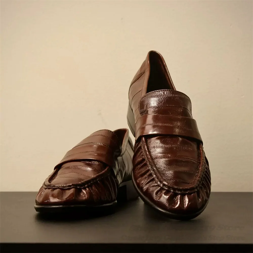 Retro Pleated Loafers for Men Handmade Texture Pointed Toe Small Leather Shoes Slip On Casual Bean Shoes Luxury Single Shoes