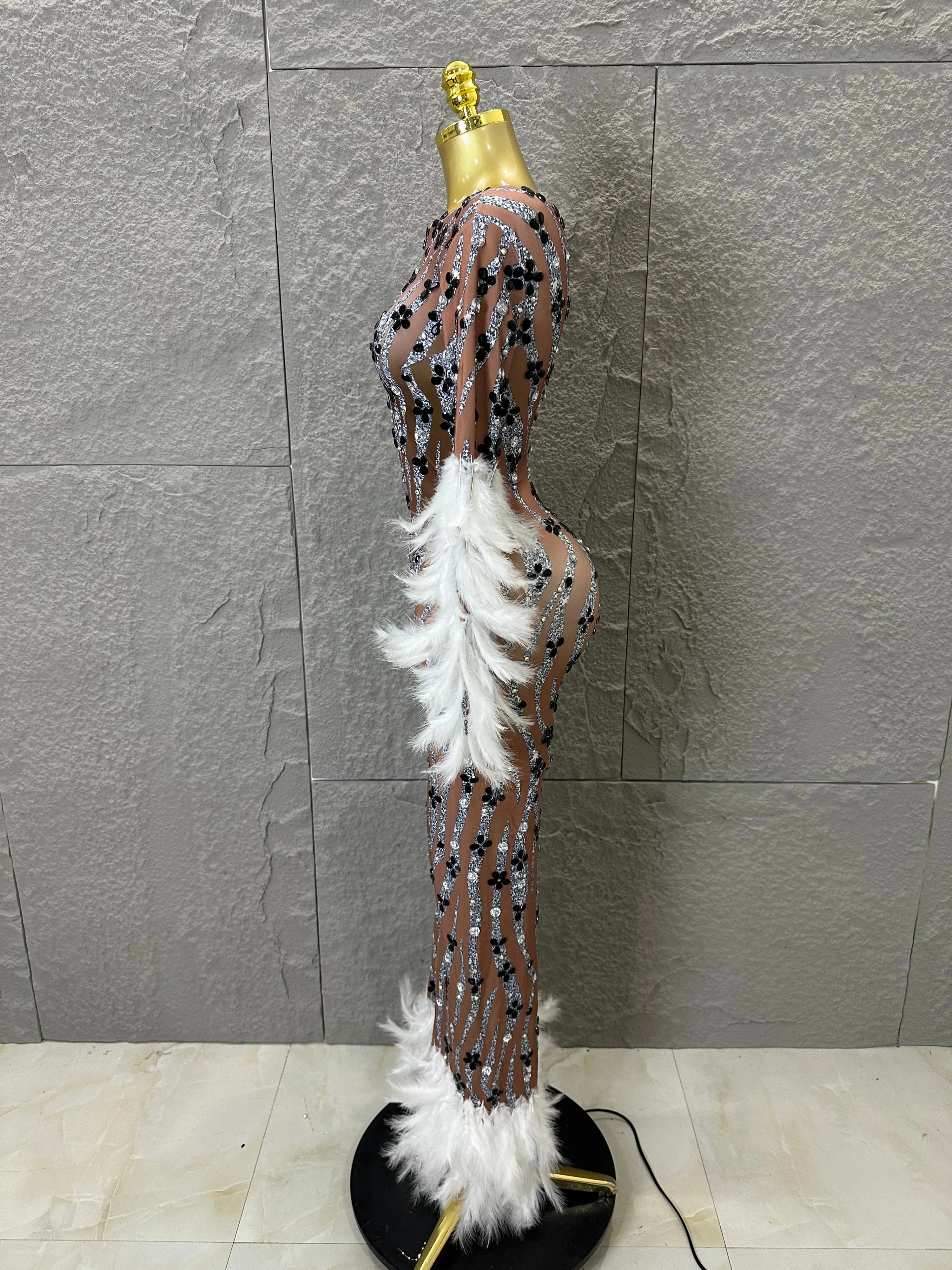 

Сексуальный костюм для выступлений с длинными рукавами и перьями, сценический наряд для ночного клуба, сексуальный блестящий комбинезон из сетки с бриллиантами, прозрачный облегающий комбинезон