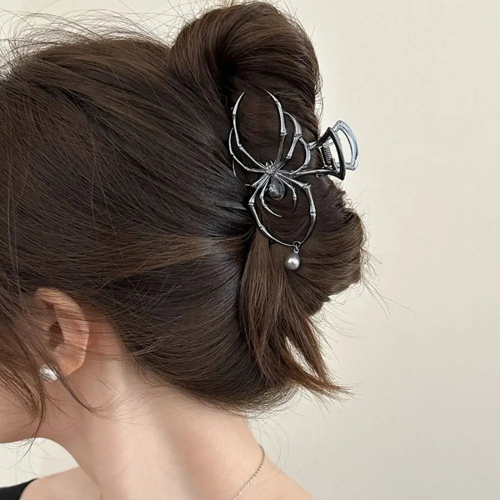 Kreative hohle Spinne Haar Klaue Perle geometrische große Hai Clip y2k Haarschmuck Metall Haar Kralle Mädchen