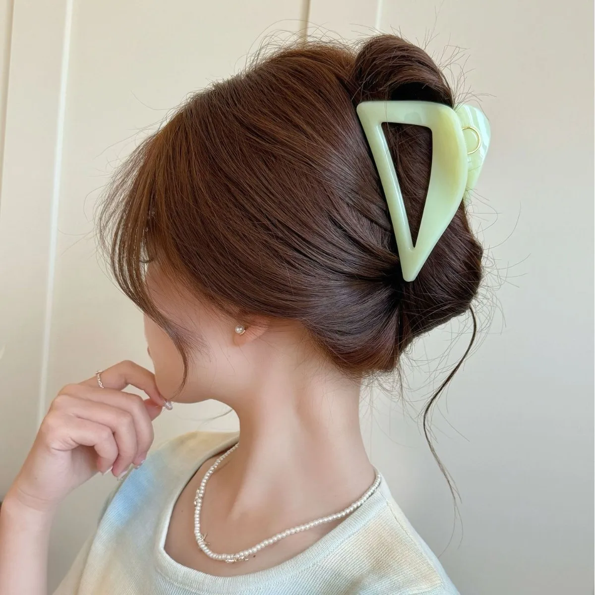 10cm Slant Triangle Jaw Hair Clip with Butterfly Buckle, Fashionable Minimalist Elegant Hair Claw, Retro Light Luxury Accessory