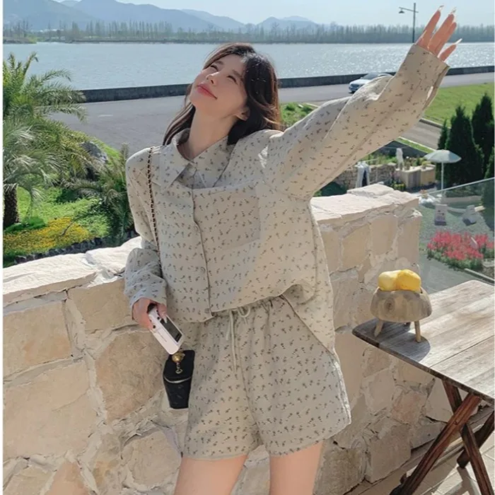 

2026 Spring Summer Anti-Uv Casual Holiday Women's Shirt Shorts Set Floral Print Two-Piece Suit for Younger Looking Vacation Wear