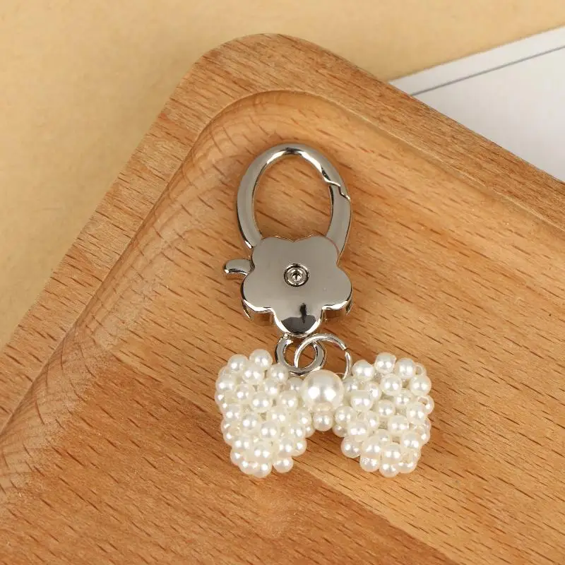 Modischer Perlen-Schleifenblumen-Schlüsselanhänger, modisches hängendes Ornament, Schlüsselring, Rucksack-Dekoration, Charme für Mädchen, Schmuckgeschenk – Detail 3