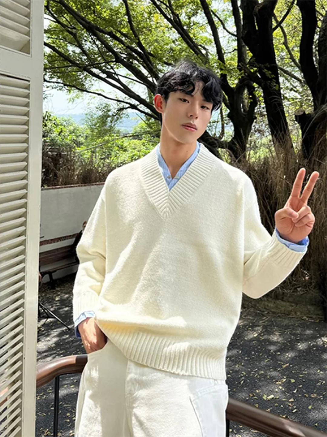 

Корейский мужской свитер с V-образным вырезом, универсальный, свободного кроя, для ношения как под одежду, так и поверх нее, зимний, модный, мягкий, утолщенный, с длинными рукавами