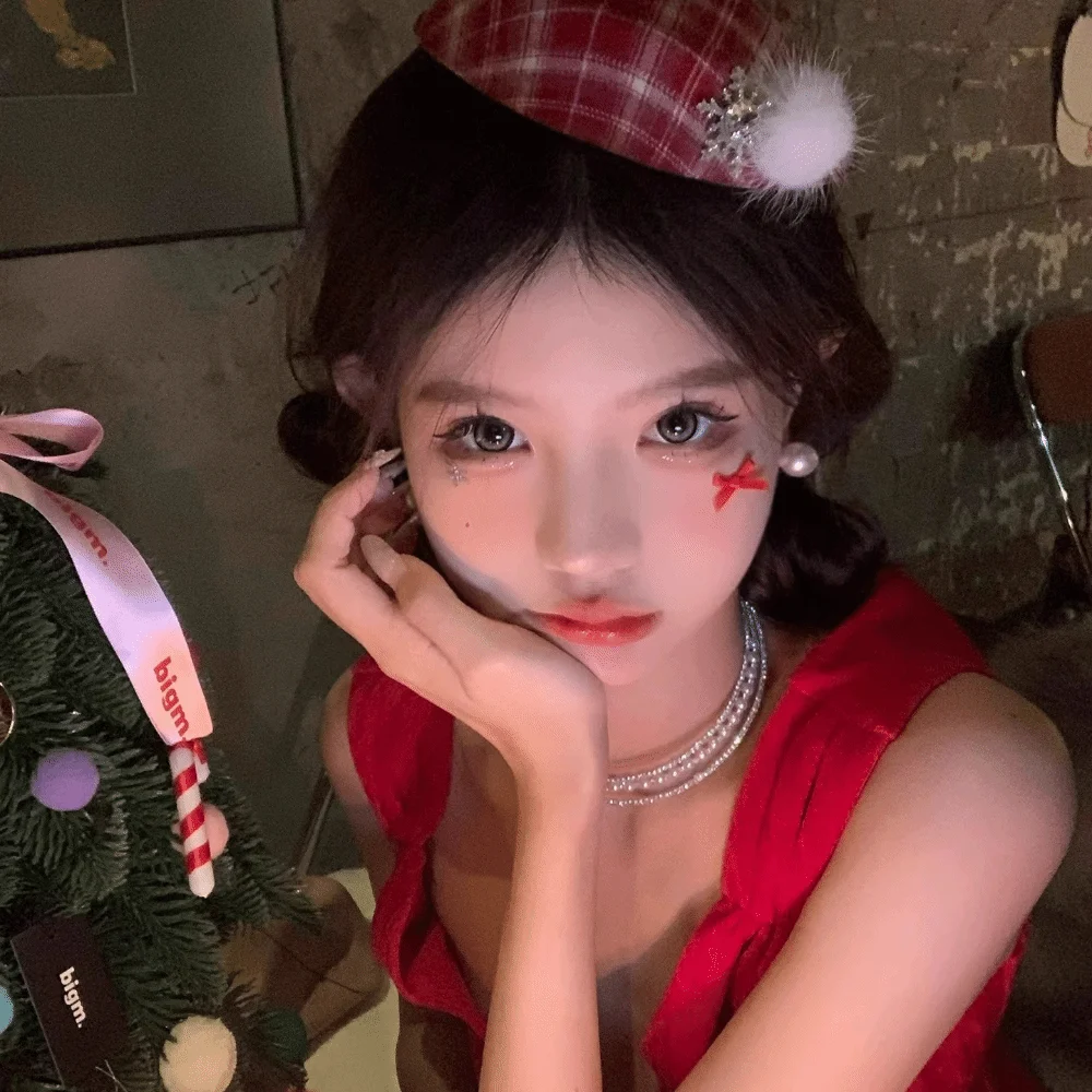 

Glamorous Beret Fedoras Hat Hair Clip Red Pom Pom Fascinator Hat hairpin Bow Checkered Pattern Top Hat Hairpin Festive Occasion