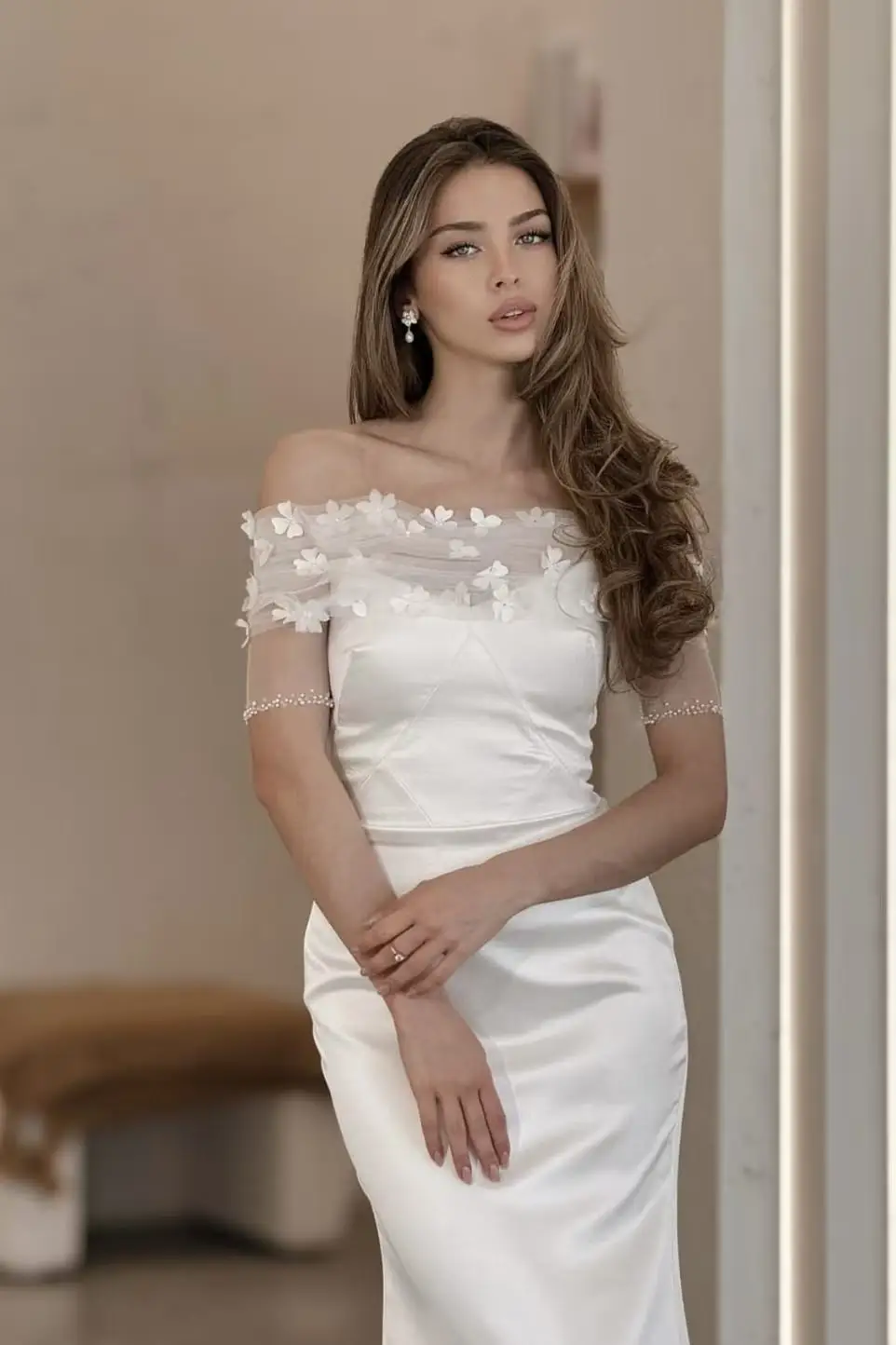 فساتين زفاف حورية البحر بسيطة بيضاء قبالة الكتف ثلاثية الأبعاد زهرة الساتان فستان الزفاف 2026 فساتين حفلات الزفاف حسب الطلب #3