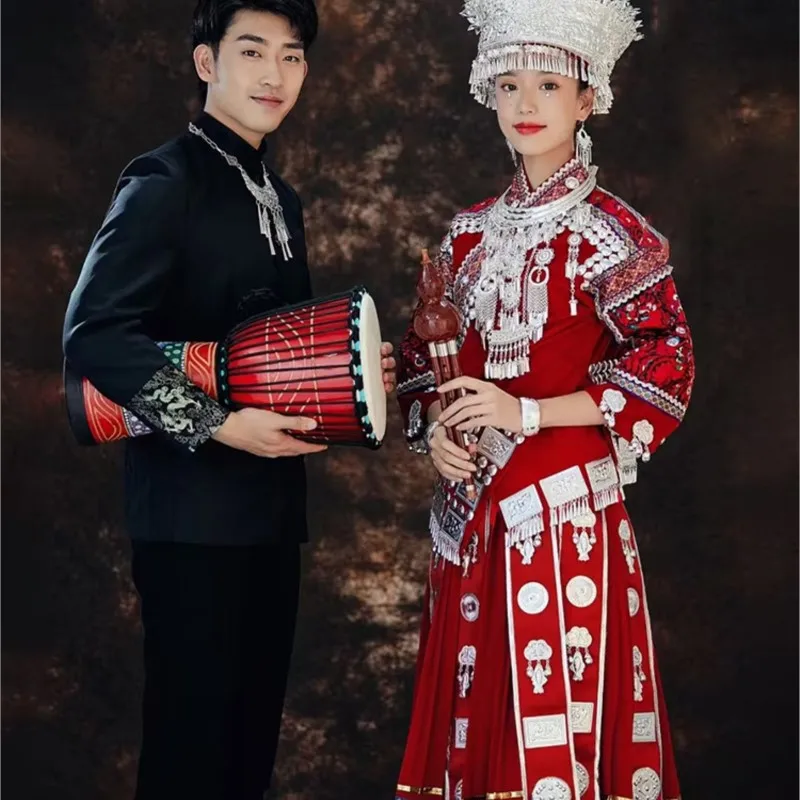 ชุดประจําชาติหญิงเต้นรําที่แปลกใหม่