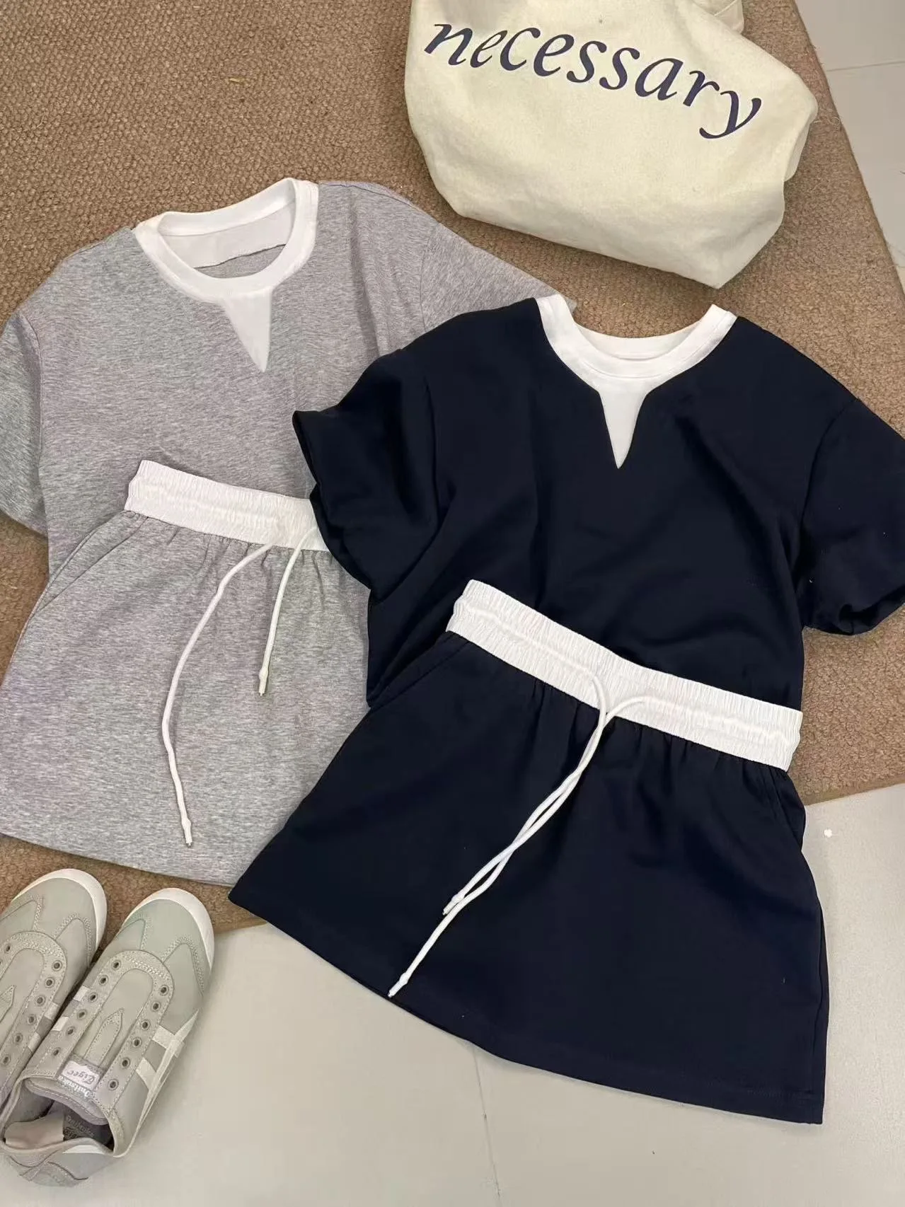 

Casual Sporty Girl's Two-Piece Set V-Neck Drawstring Short Skirt High Waist Summer Fashion Ensemble Two Colors Available