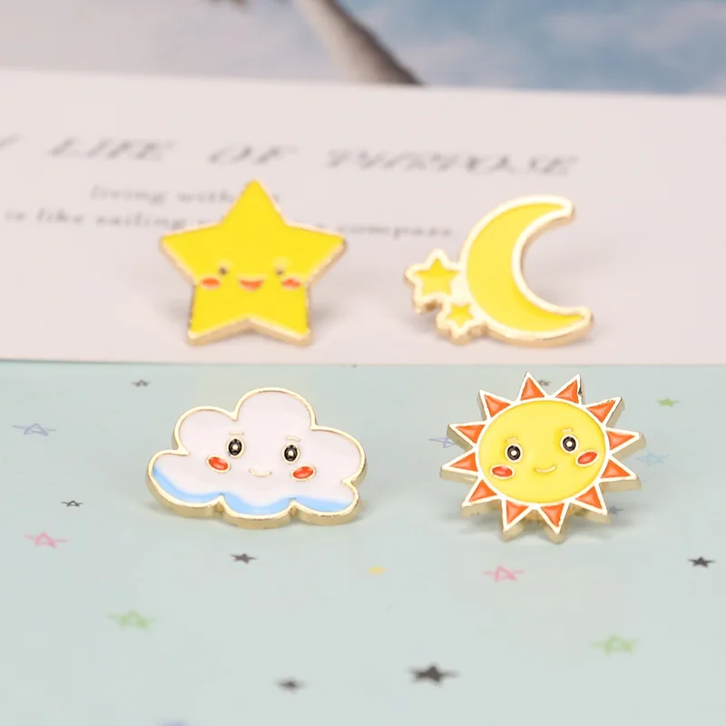 Broche creativo de dibujos animados de sol y luna para niños, insignia de pecho de aleación de estrella de nube linda, nuevo producto