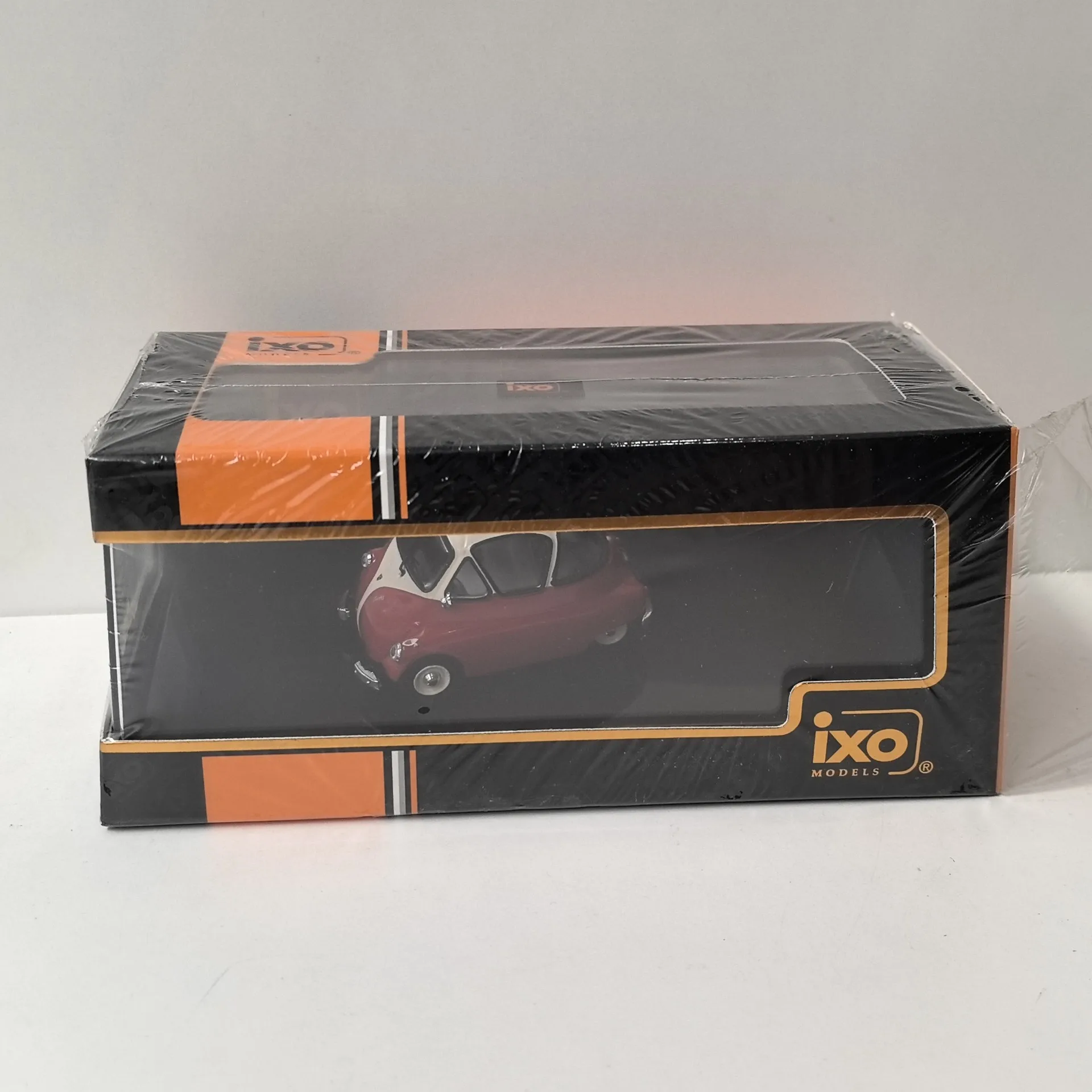 

Flaws Diecast IXO 1/43 Scale BMW Iso Isetta 1955 BMW Egg Car Alloy Car Model Collectible Toy Gift Souvenir Display Ornament