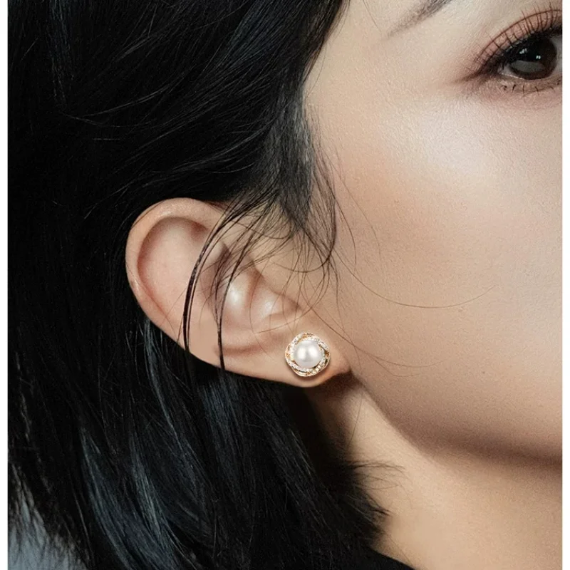 Senlissi – Damen-Ohrstecker aus 925er-Sterlingsilber mit runden Perlen, glitzernder CZ-Twist-Rahmen, eleganter Ohrschmuck für die Braut, für die tägliche Party – Detail 7