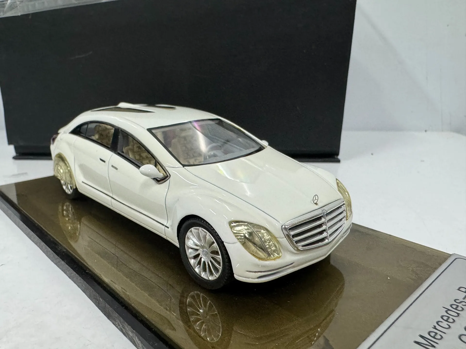 Model kolekcjonerski Benz F700 Concept Car, skala 1/43, odlewany, z wadami, zabawka, prezent, pamiątka, ozdoba do ekspozycji