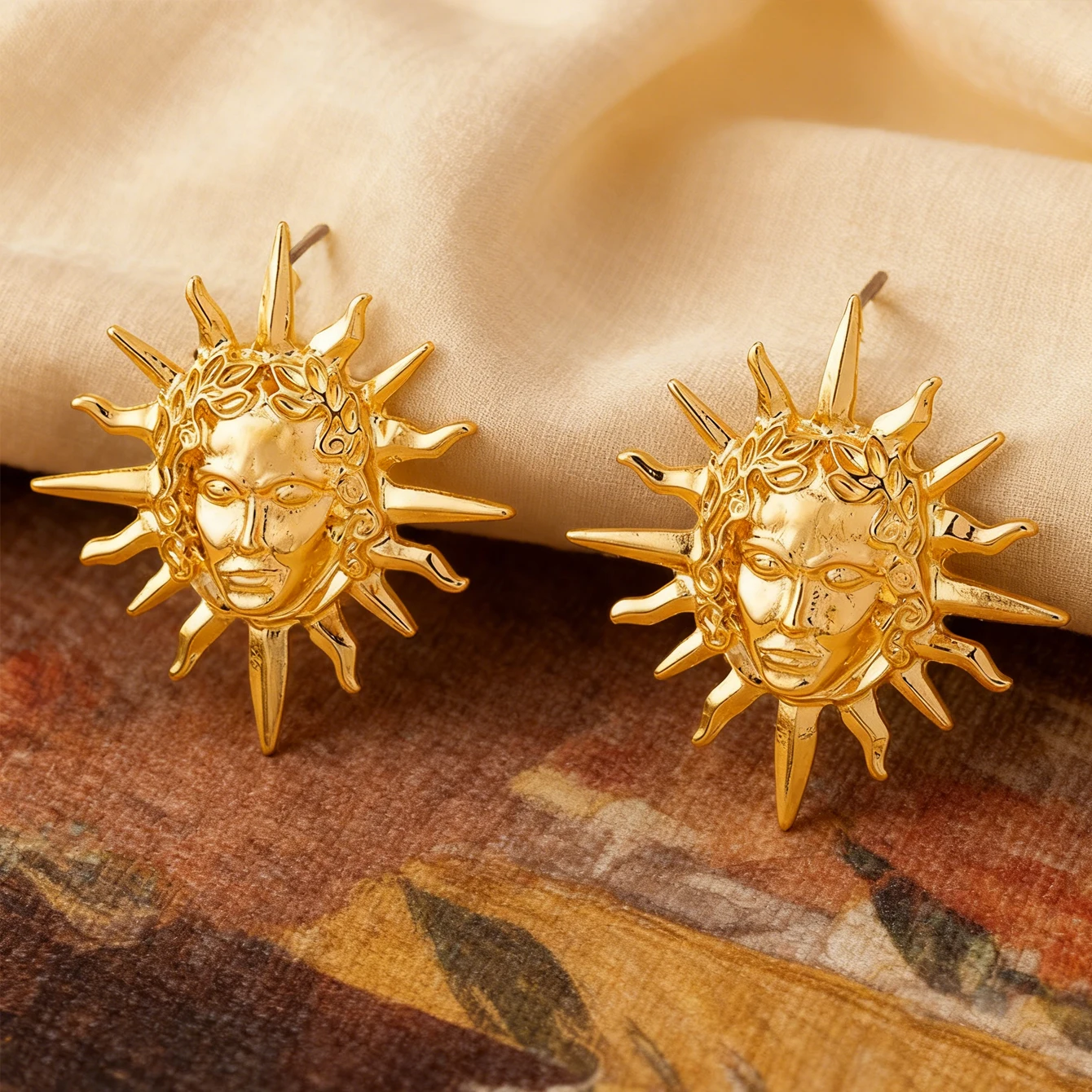 Exaggerated Sunflower Light-Beam Earrings, Irregular Lines, Middle Eastern Ear Studs, Three-Dimensional Portrait Relief, Hip-Hop Earrings